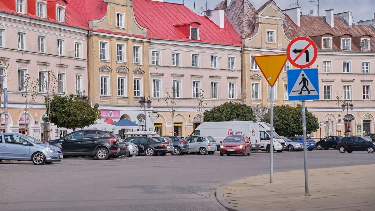 Parkowanie na Placu Zamkowym w Lublinie