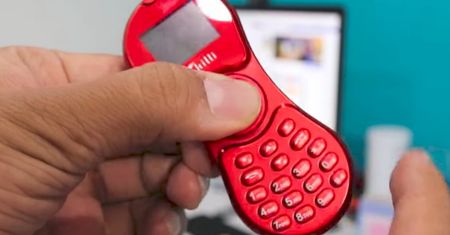 Ten telefon jest jak fidget spinner