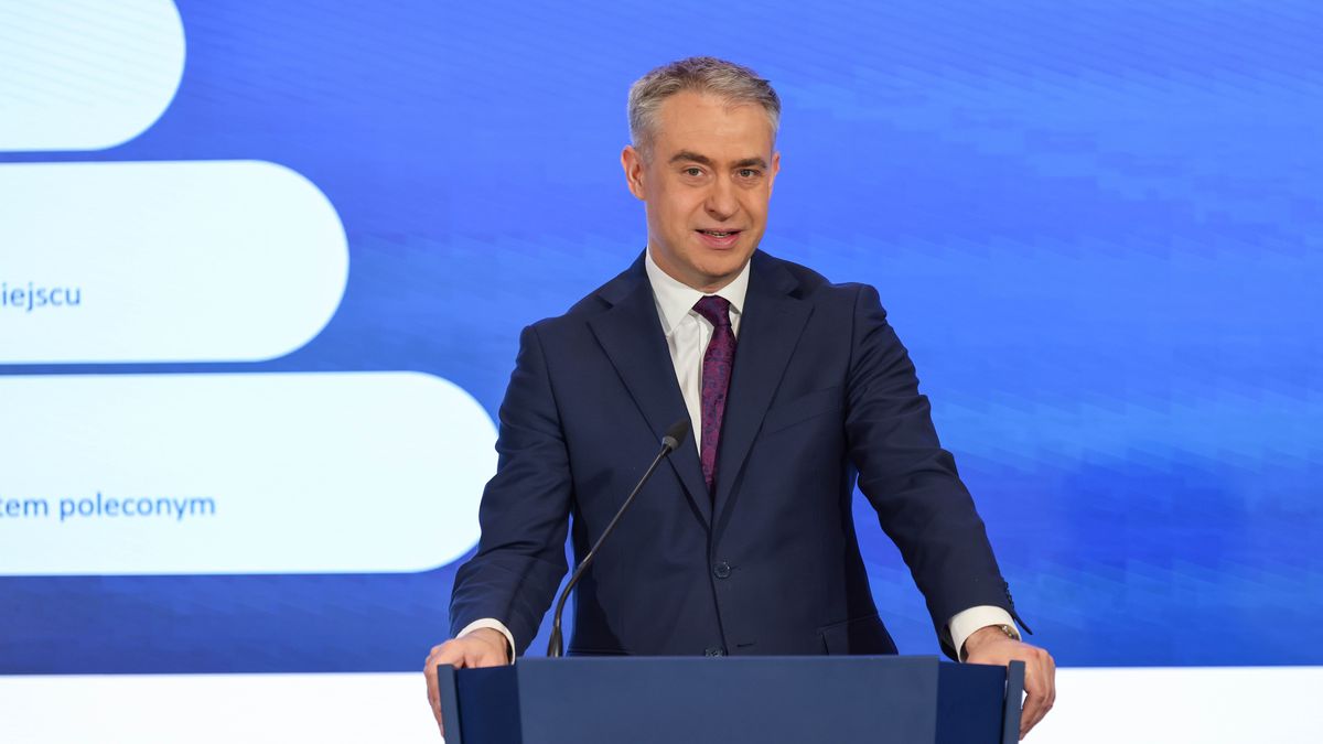 Warszawa, 12.06.2026. Wicepremier, minister cyfryzacji Krzysztof Gawkowski podczas konferencji prasowej ?Milowy krok w cyfrowych usługach. mObywatel otwiera się na nowe?, 12 bm. w siedzibie Ministerstwa Cyfryzacji w Warszawie. (sko) PAP/Albert Zawada