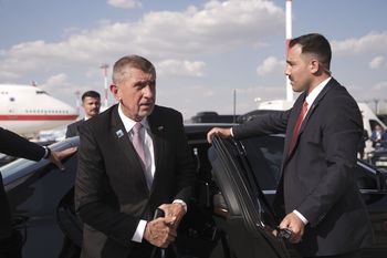 Unia zamroziła sąsiadowi Polski część funduszy. Jest problem z premierem