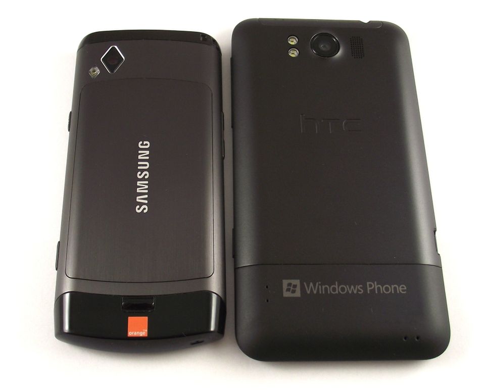 HTC Titan a Sensation i 7 Trophy, Nokia N9 i E7 oraz Samsung Wave - porównanie wielkości i wyglądu 23