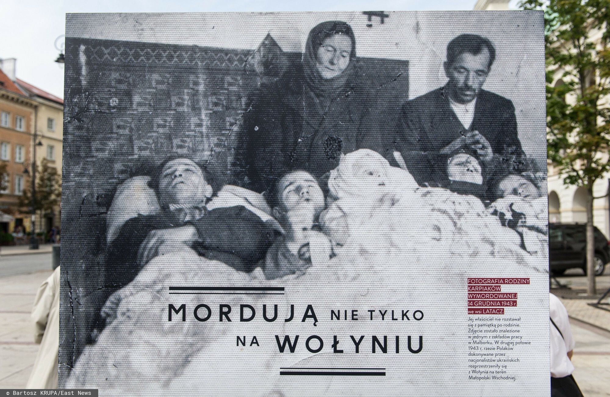 Wystawa "Wo?y? 1943"PHOTO: BARTOSZ KRUPA/EAST NEWS  WARSZAWA 25/07/2013  WYSTAWA FOTOGRAFICZNA "WOLYN 1943" NA KRAKOWSKIM PRZEDMIESCIU W WARSZAWIE UPAMIETNIAJACA OFIARY RZEZI WOLYNSKIEJ.Bartosz Krupa