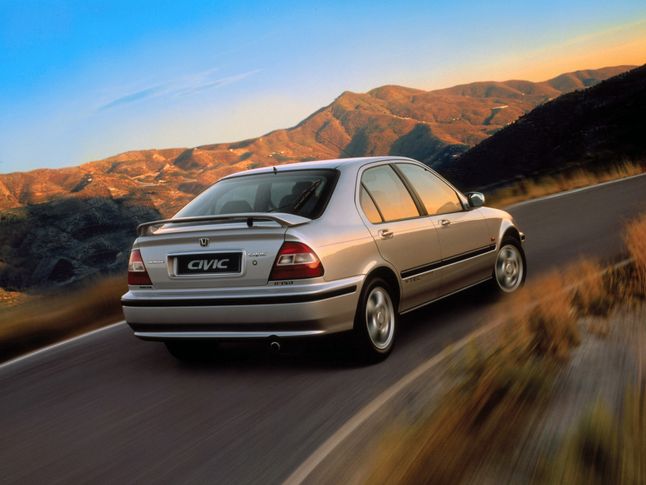Dzięki temu na rynku Europejskim debiutuje 5-drzwiowy liftback...