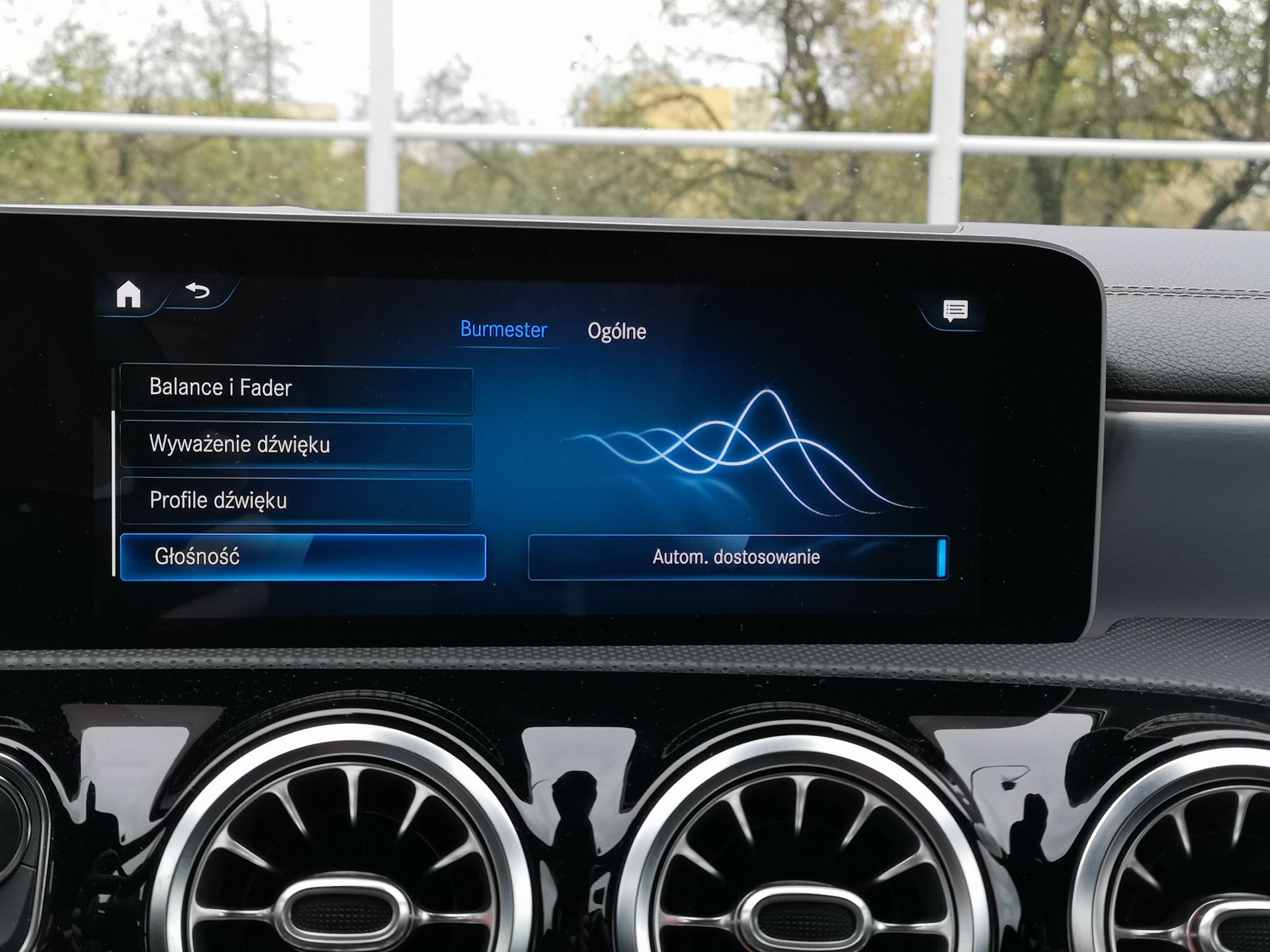Mercedes CLA: System MBUX, wirtualny kokpit i audio Burmester 37