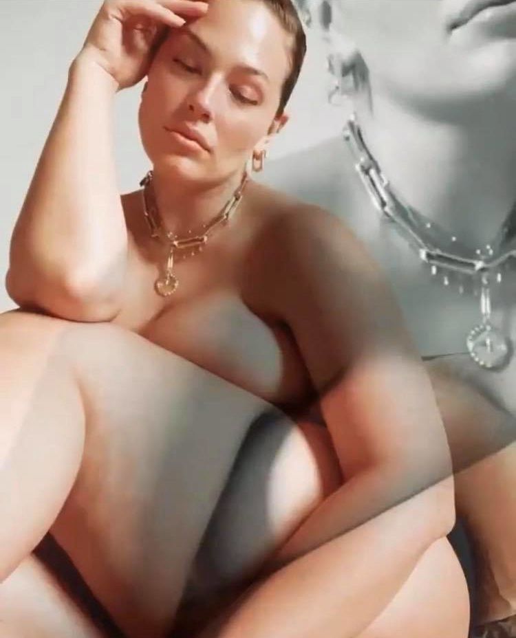 Ashley Graham pokazuje cellulit na udach