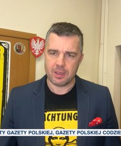 Z korytarza, z krzykami z reżyserki. Kuriozalny występ