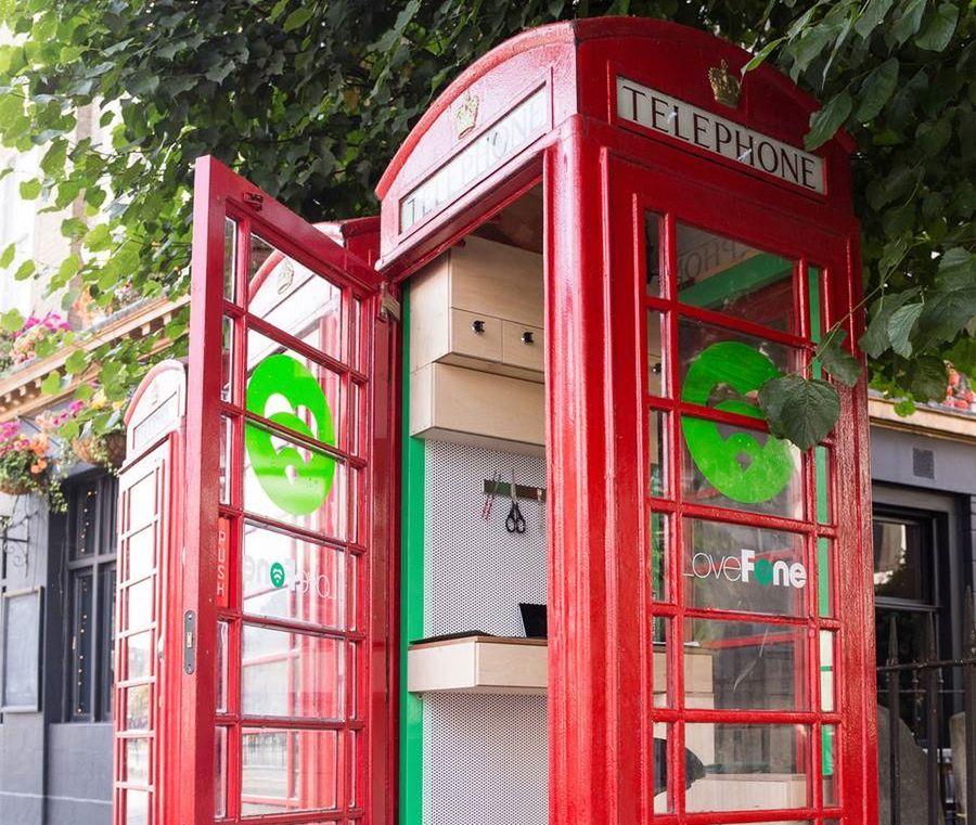 Brytyjskie budki telefonicznie wiecznie żywe. Ich nowe zastosowanie może zaskoczyć. 1