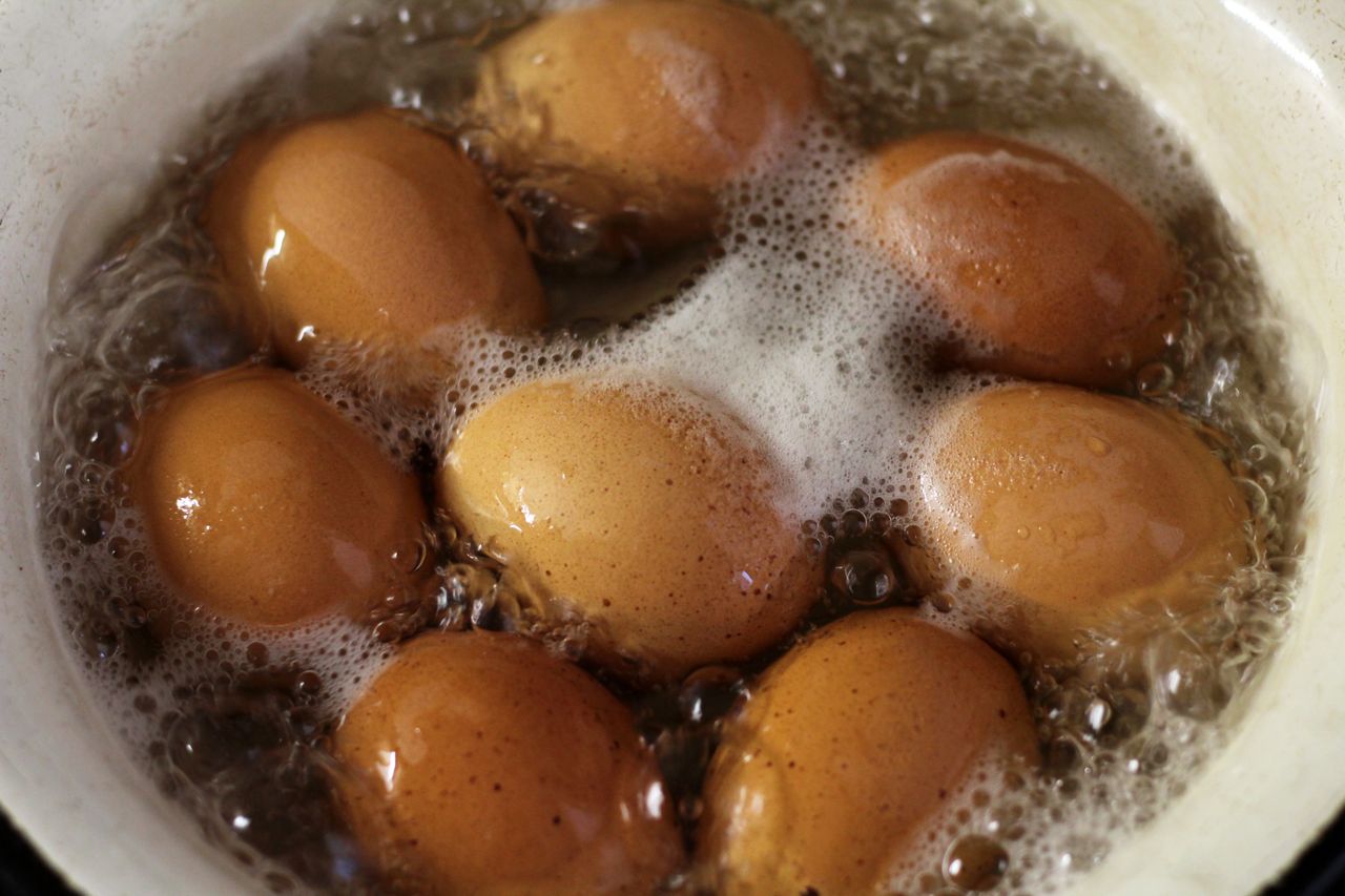 Dlaczego jajka pękają?