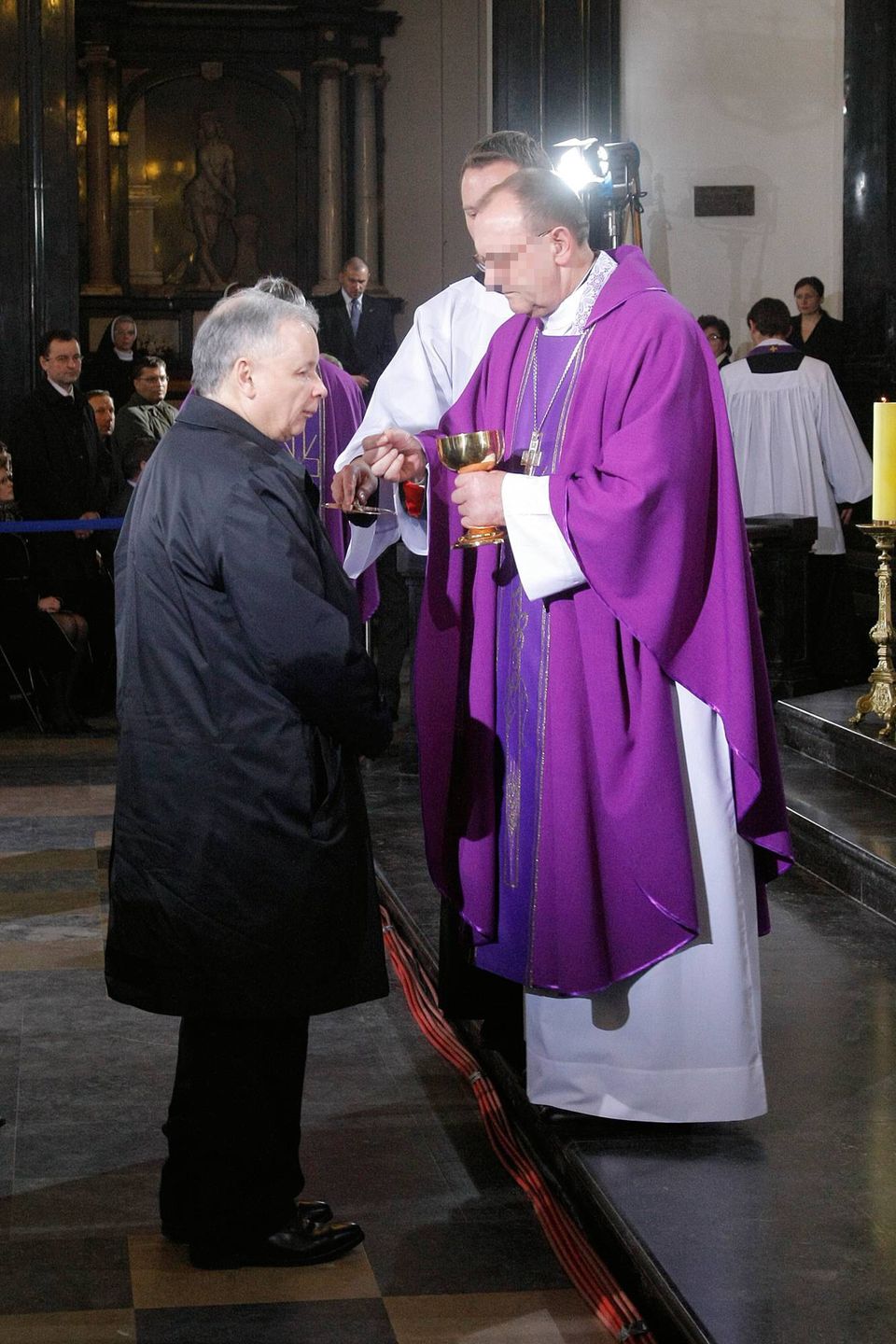 Jarosław Kaczyński w kościele 
