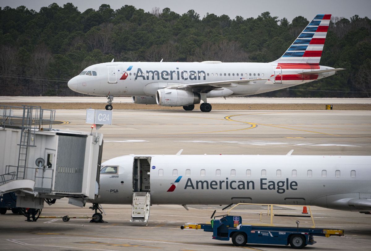 Setki skrzynek koniaku zniknęły z samolotu American Airlines 
