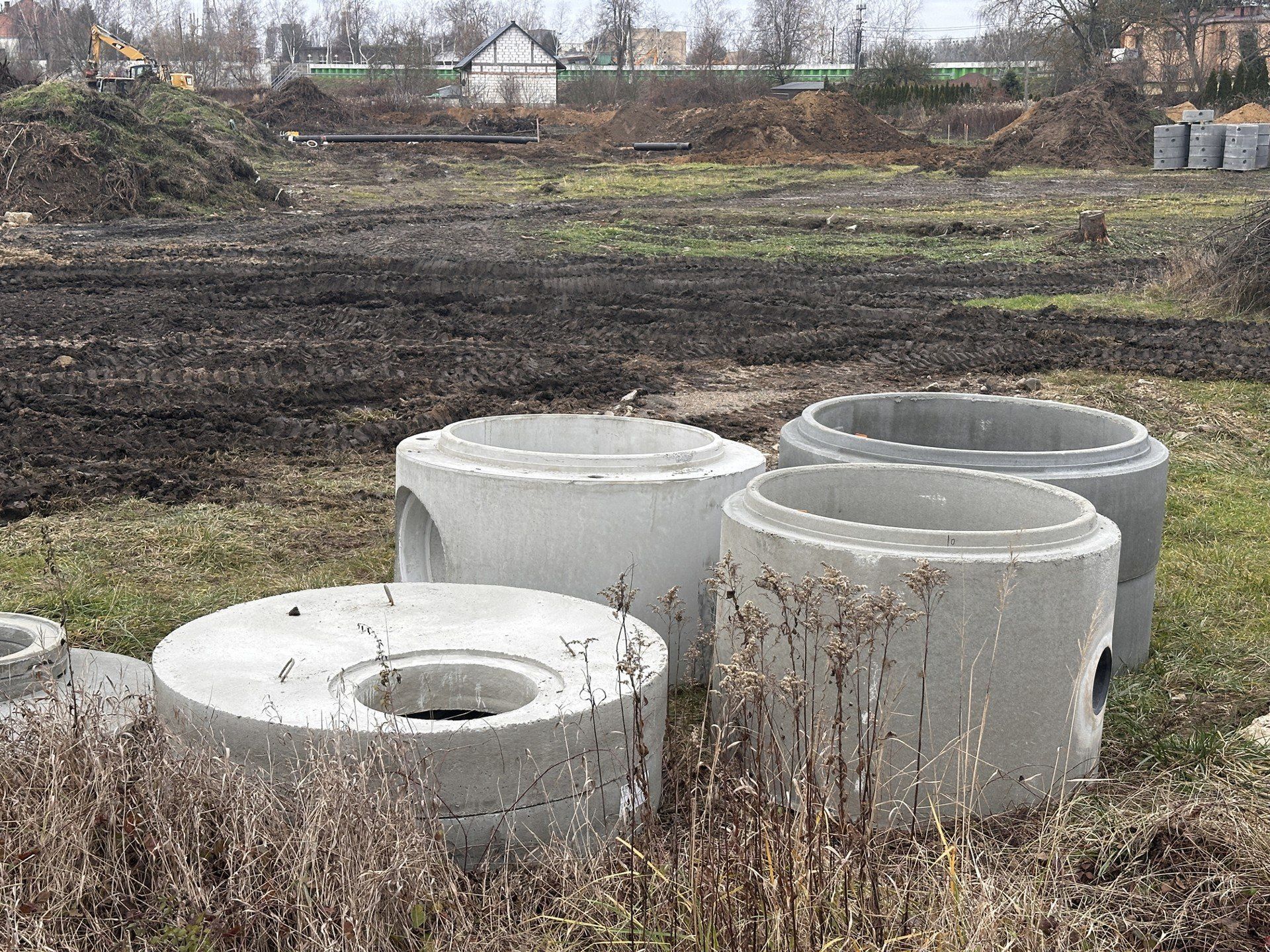 Po wykonaniu podpór, rozpoczną się przygotowania do wykonania ustroju nośnego pod jezdnie wiaduktu o długości ok. 60 metrów.