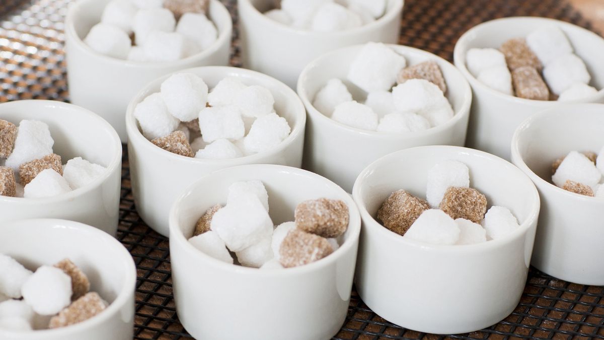 Bowls of sugar lumps in a cafeA close up of bowls of sugar lumps in a cafeNick Davidrestaurant food food leisure industry trade order