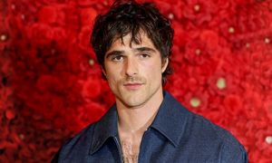 "Sława uderzyła mu do głowy". Gwiazdor pokazał środkowy palec