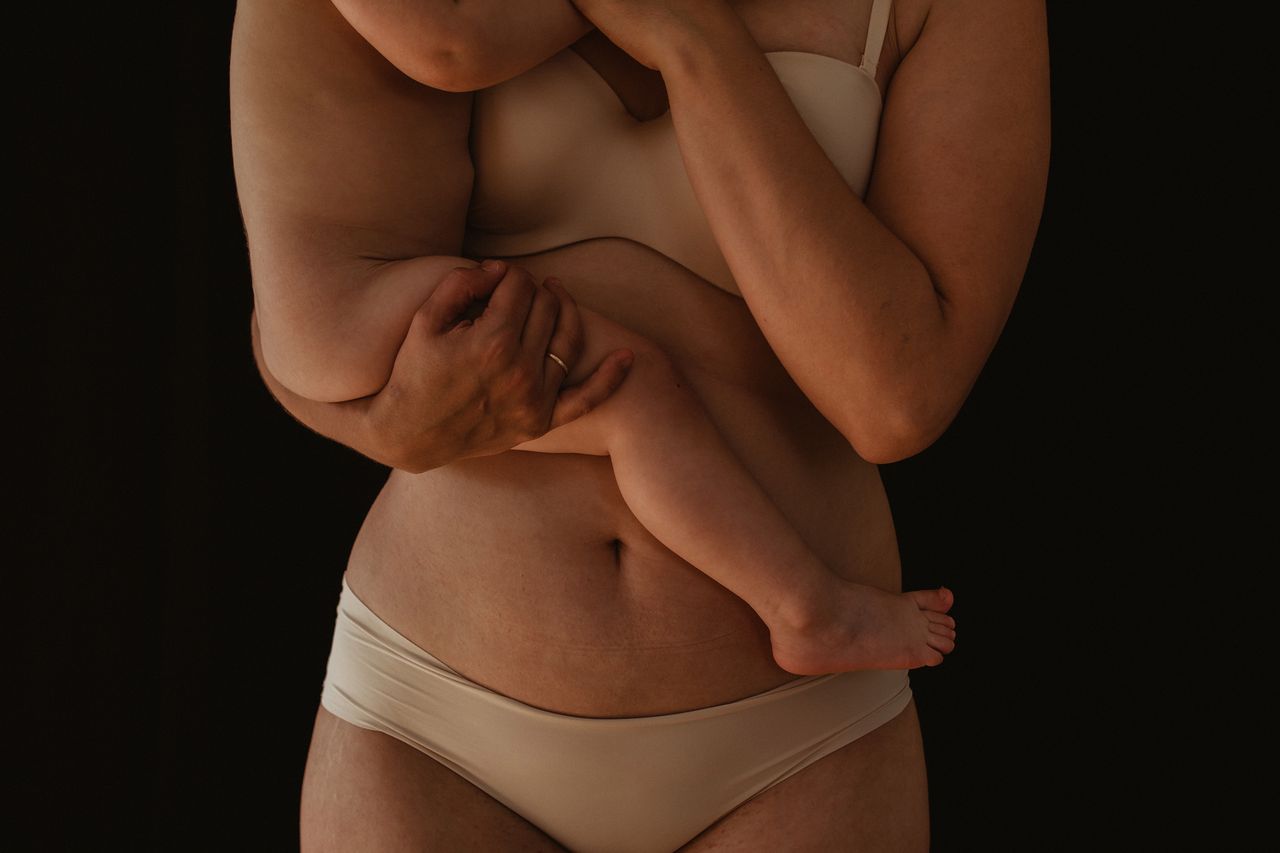 Ciało po porodzie - szczery projekt fotograficzny o akceptacji