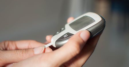 Gwałtowny wzrost cukru po posiłku może się wiązać z wyższym ryzykiem choroby Alzheimera
