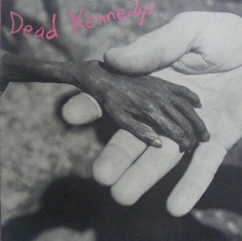 7 The Dead Kennedys: Plastic Surgery Disasters (1982). Mike Wells wygrał World Press Photo w 1980 tym zdjęciem. Zostało wysłane bez jego wiedzy, autor odmówił przyjęcia nagrody, tłumacząc, że nie zamierza się dorabiać na cierpieniu innych. Ta sugestywna fotografia powstała w Biafrze, afrykańskim państwie, które istniało niecałe 3 lata. Wokalista zespołu przybrał nazwę tego państwa jako część swojego pseudonimu.