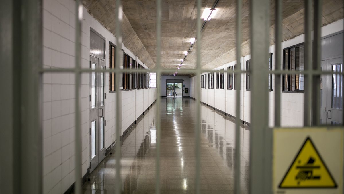 Violins For Freedom In Spain For Prisoners In Rehabilitation
BARCELONA, SPAIN - MAY 18: Detail of the interior of the Quatre Camins prison on May 18, 2023 in Barcelona, Spain. Since 2012 Canolich Prats, representing the Valles Symphony Orchestra and supported by the Department of Justice, teaches violin to prisoners in different Catalan prisons as part of the reinsertion program. (Photo by Manuel Medir/Getty Images)
Manuel Medir
color - tipo de imagen
