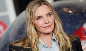 Ma 67 lat. Tak paradowała w Paryżu