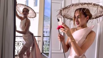 Caroline Derpienski lansuje się w Cannes. Tym razem postawiła na pudrowo różową kreację i bogato zdobiony kapelusz