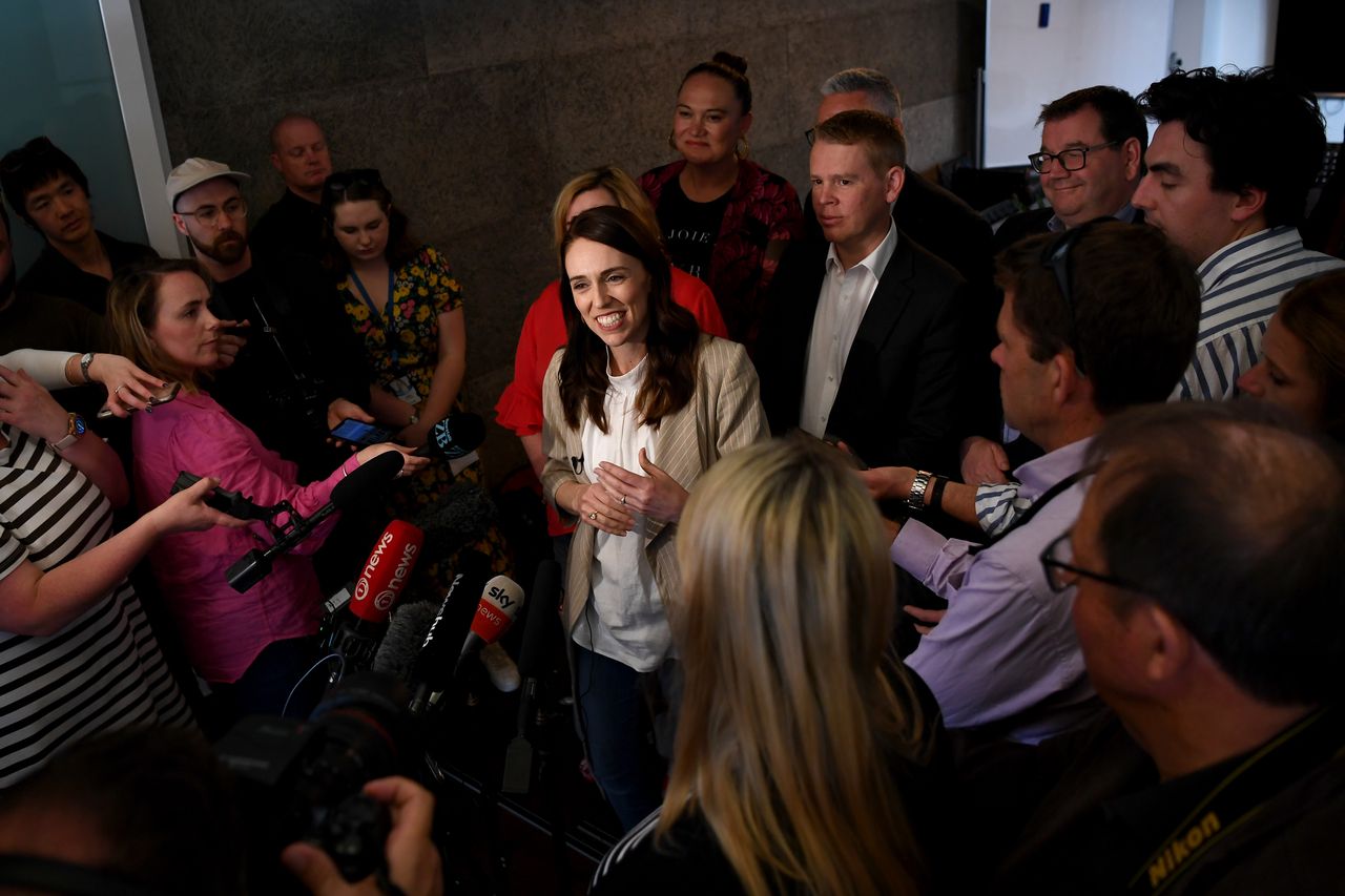 Premierka Nowej Zelandii Jacinda Ardern cieszy się z ogromnego zwycięstwa w wyborach