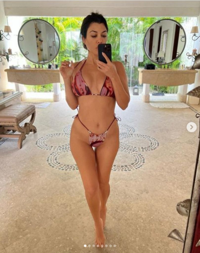 Kourtney Kardashian pozuje w odważnym kostiumie