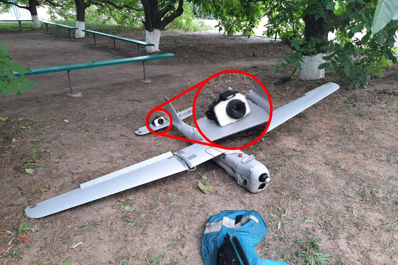 Dron Orłan-10 z aparatem Canona.