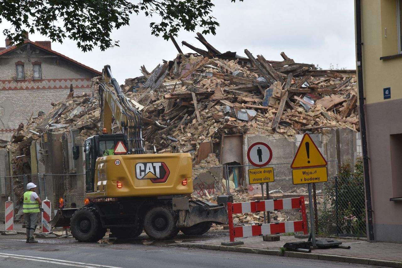 Gorzów: Rozbiórka na Zamościu. Po budynkach została wielka góra gruzu