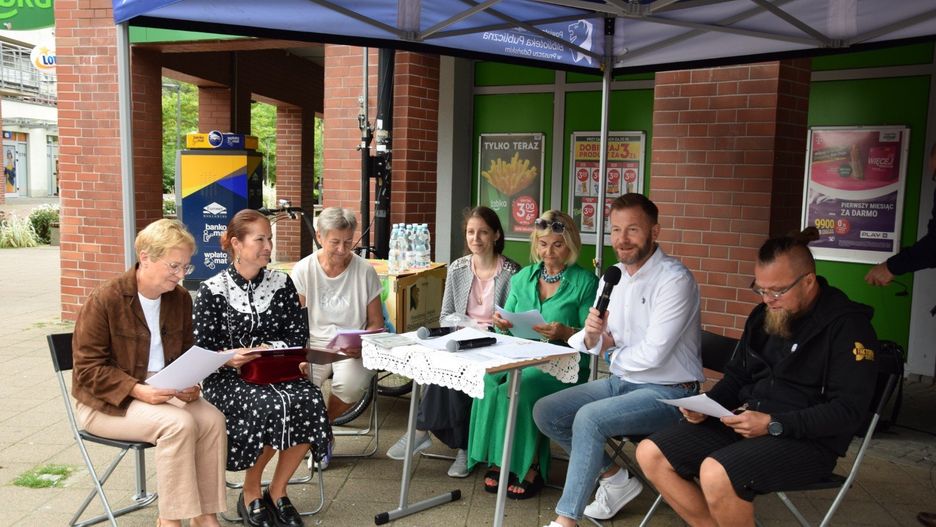 Utwory Jana Kochanowskiego interpretowali przyjaciele i sympatycy pruszczańskiej biblioteki