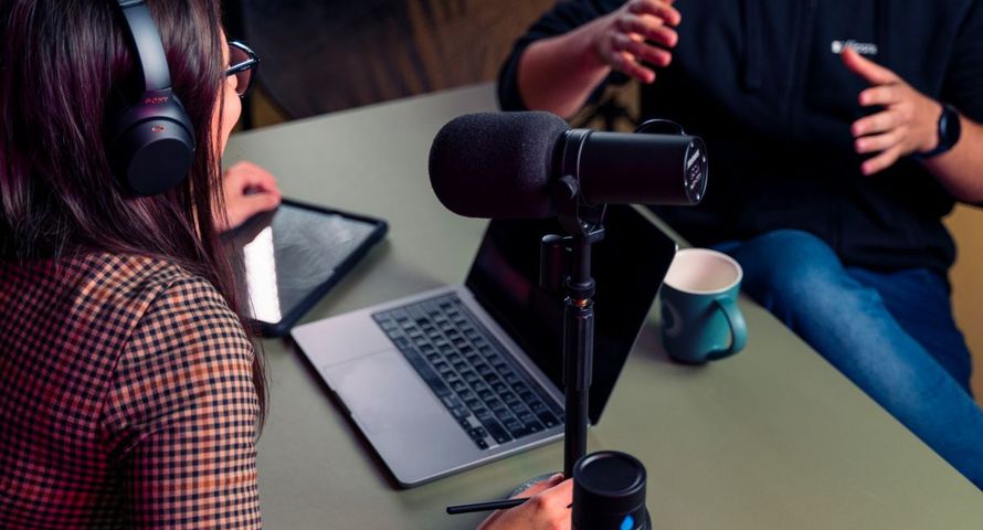 UOKiK bierze się za podcasterów. "To początek naszych działań"