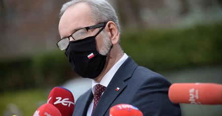 Amantadyna. Adam Niedzielski mówi o "skutku ubocznym"