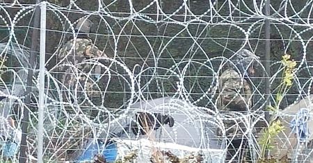 Straż Graniczna: cudzoziemcy dostali mundury. "Kolejne prowokacje"