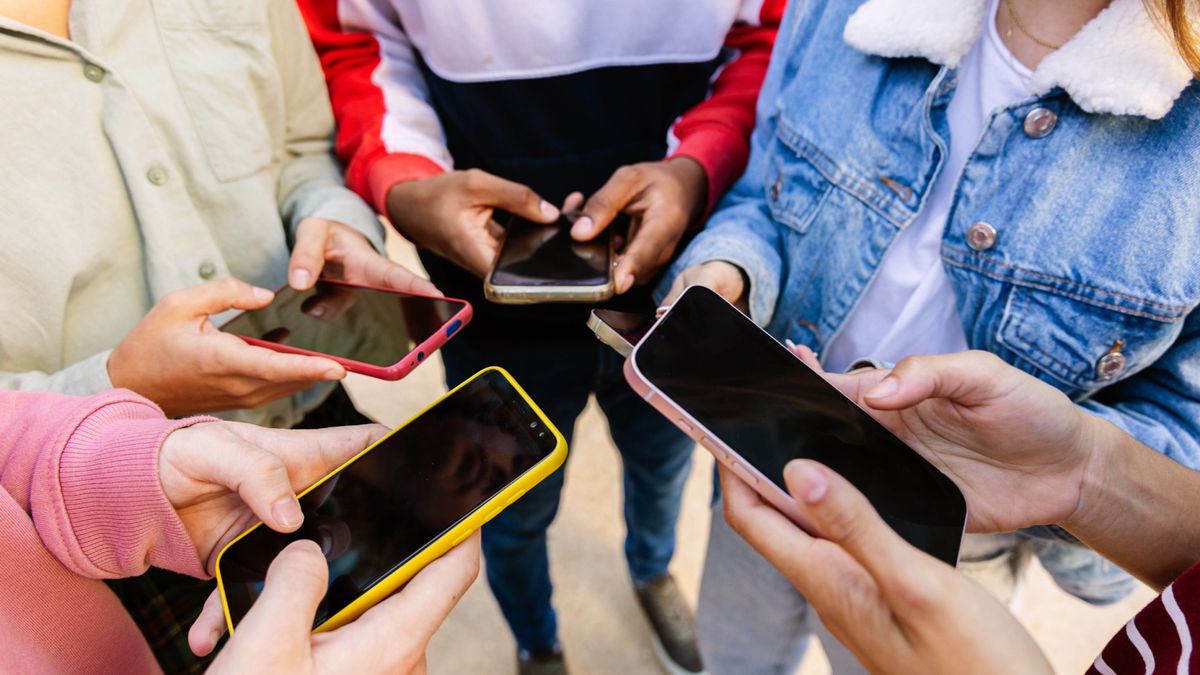 Dziś trudno wyobrazić sobie dzień bez telefonu komórkowego