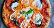Przepis na pizzę prosto z Włoch. Kluczem do sukcesu jest mąka