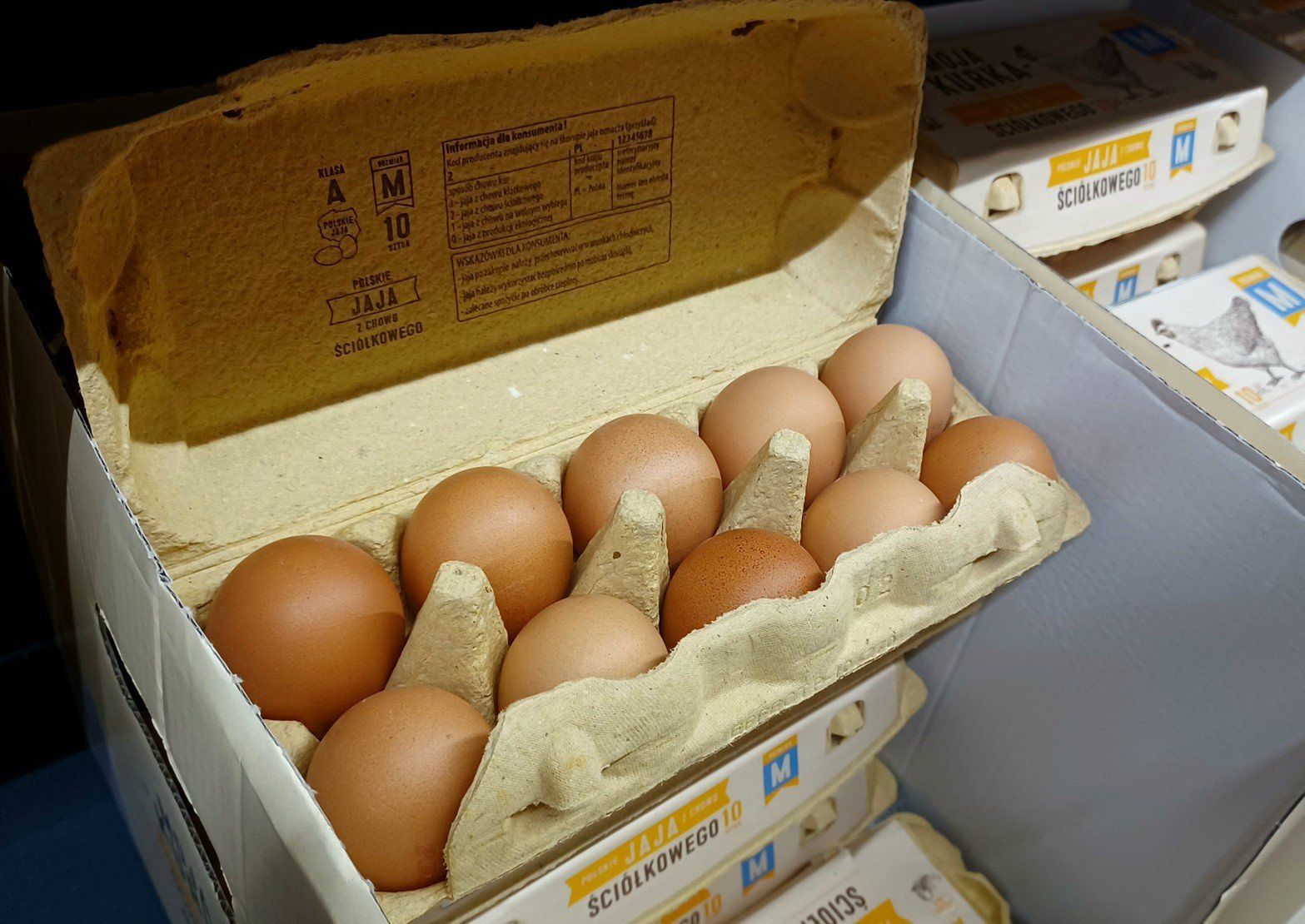 Co nam mówią oznaczenia na opakowaniach i samych jajach?