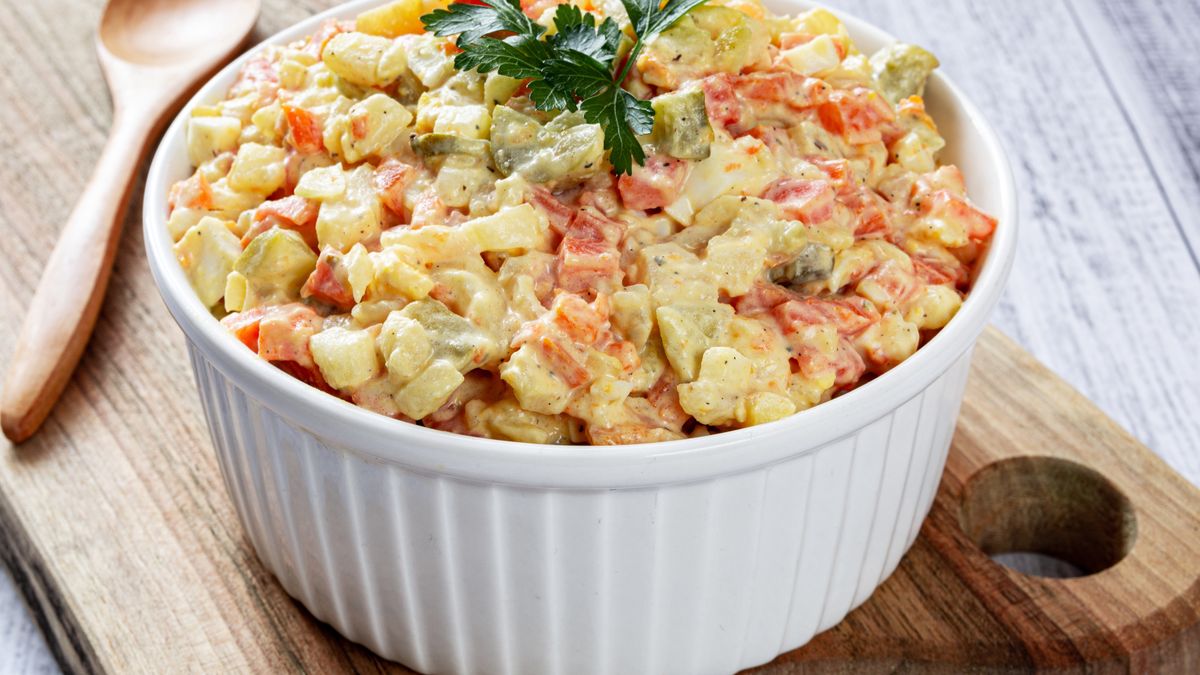 Sałatka jarzynowa to królowa polskich stolów