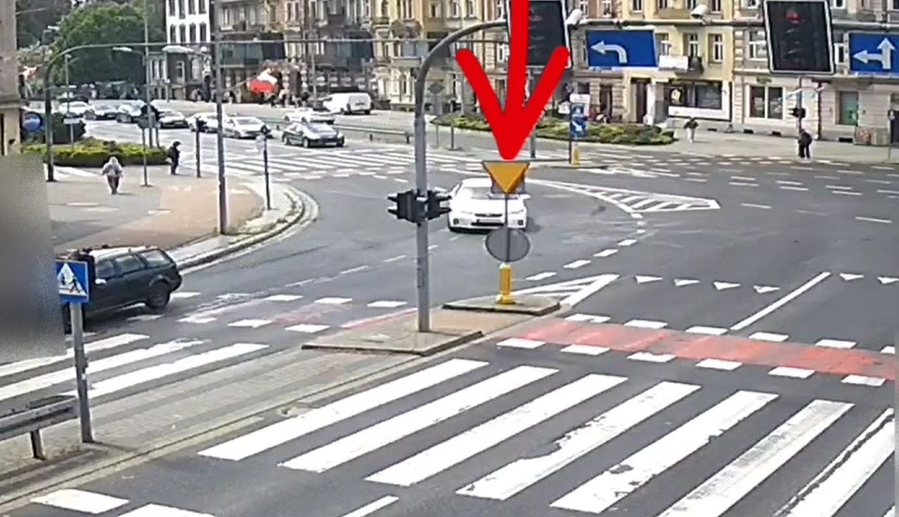 Było mokro. Toyota nagrana. Kierowca skończył marnie
