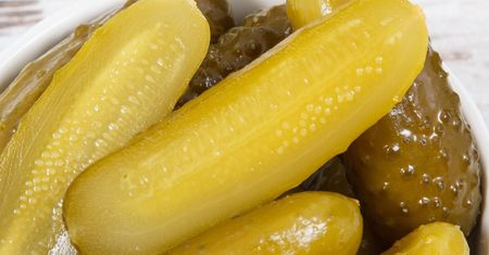 Przed kiszeniem wymocz ogórki w takiej wodzie. Będą chrupiące i unikniesz dziur wewnątrz