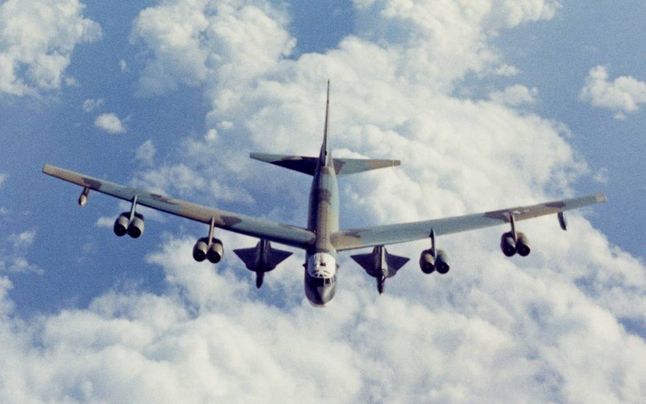 B-52 przenoszący bezpilotowe, rozpoznawcze samoloty D-21. Ich nosicielem był również SR-71 Blackbird
