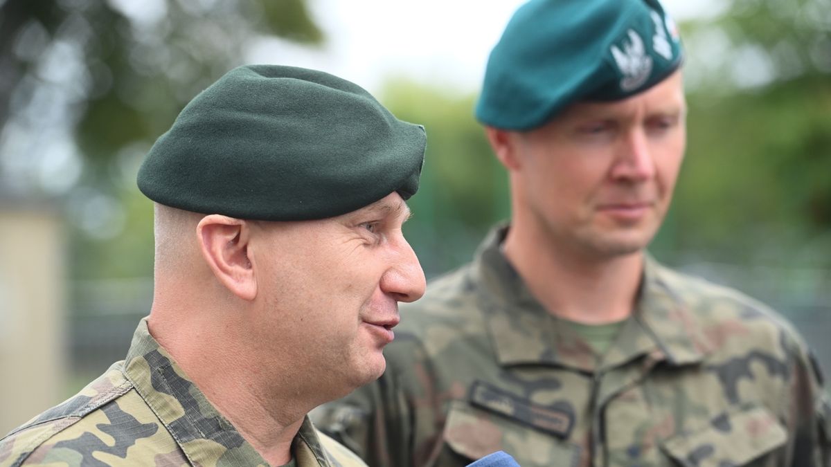 Gen. Klisz podczas briefingu prasowego