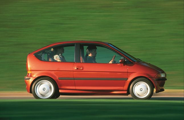 BMW E1 miało dwie generacje - pierwsza miała "front" od E36