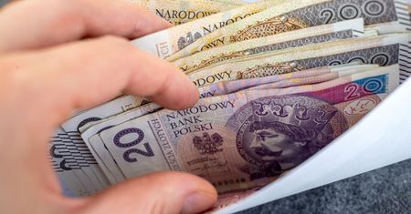 533 tys. osób otrzymało już rentę wdowią od ZUS-u. Złóż wniosek, żeby świadczenie nie przepadło