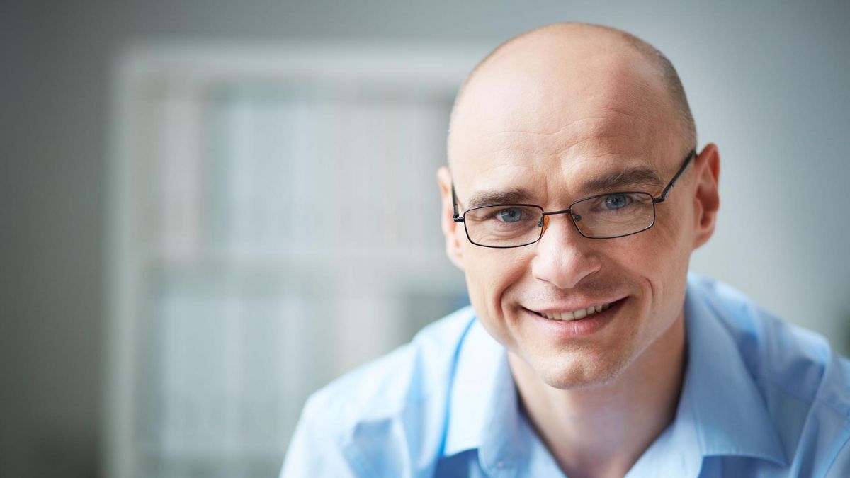 Czynniki doprowadzające do rozwinięcia łysienia plackowatego nadal pozostają niejasne