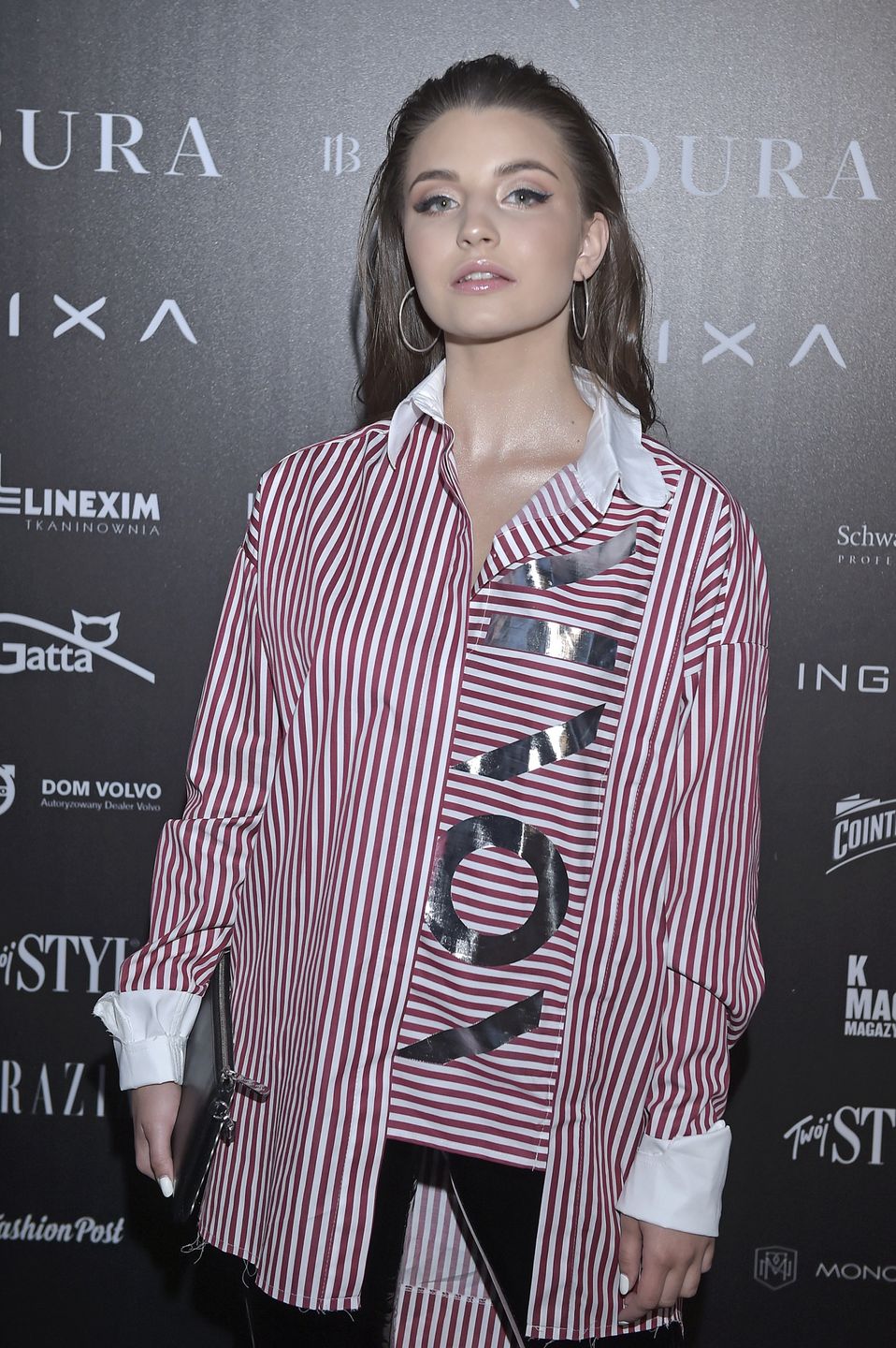 Julia Wieniawa prezentuje stare zdjęcia ze ścianek i otwiera się na temat choroby tarczycy