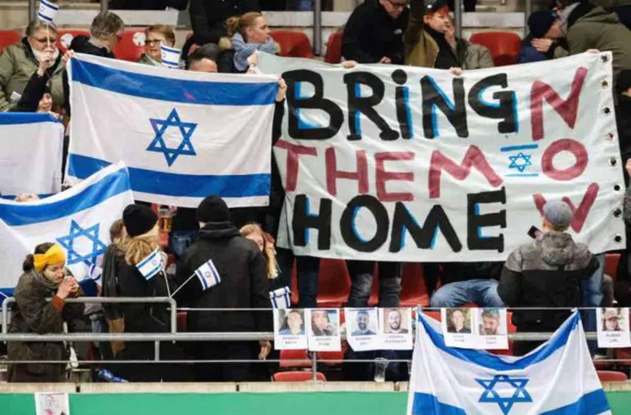 Banner of Israel supporters