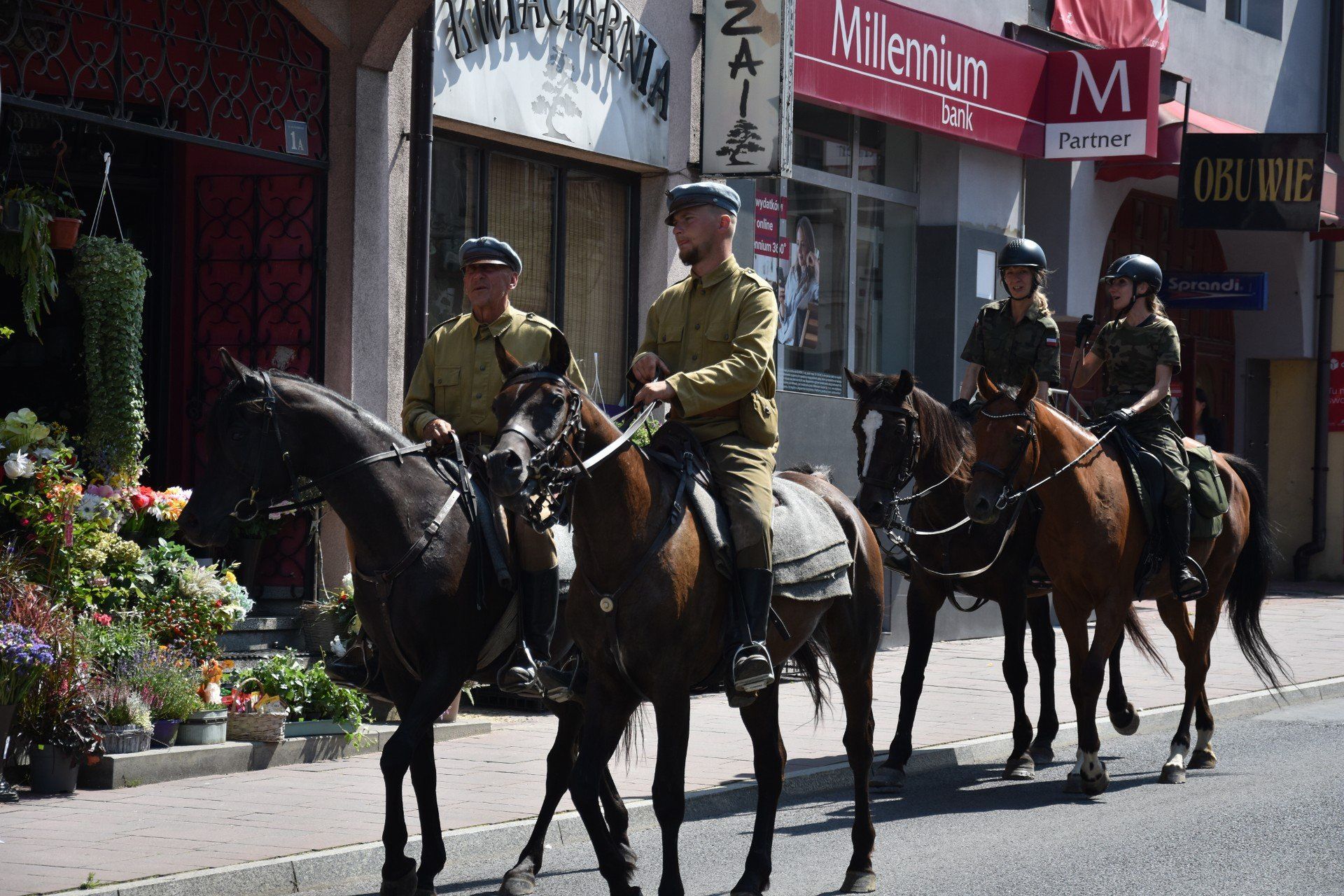 Uczestnicy Marszu Szlakiem I Kampanii Kadrowej dotarli do Miechowa