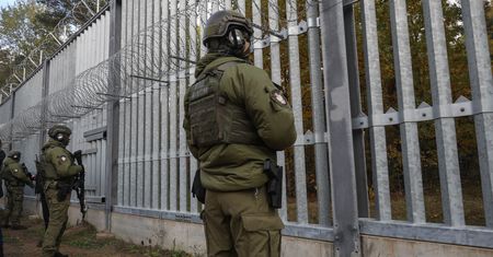 Ruszyła budowa zapory na polskiej granicy. Ma 4 metry wysokości