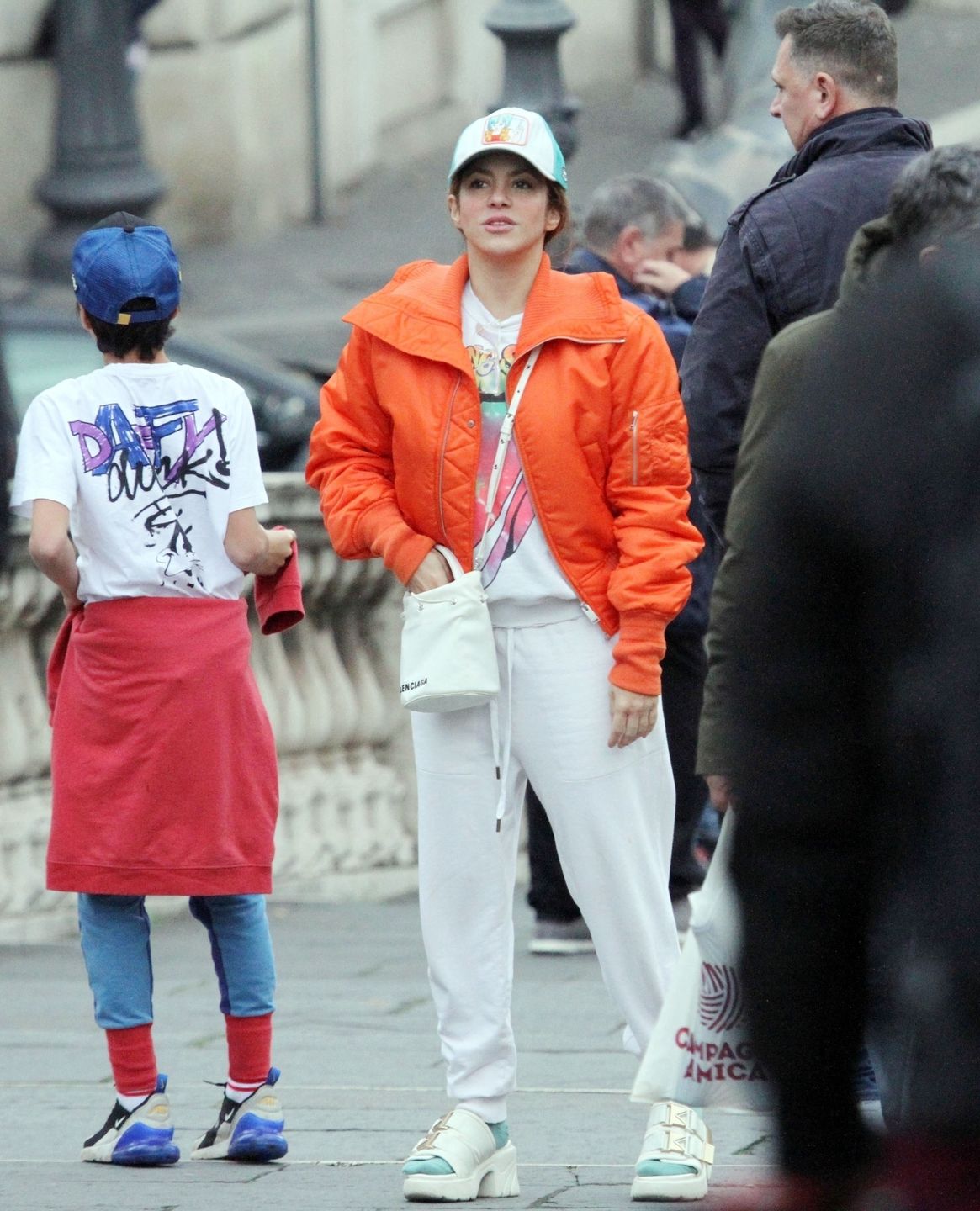 Shakira przyłapana podczas zwiedzania Rzymu. Towarzyszyli jej synowie 