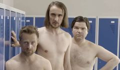 Grzyb, Świąd i Upław w damskiej szatni w reklamie Lactovaginalu (wideo)