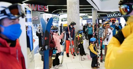Protest narciarzy. Odwiedzili galerie handlowe. Żądają otwarcia stoków