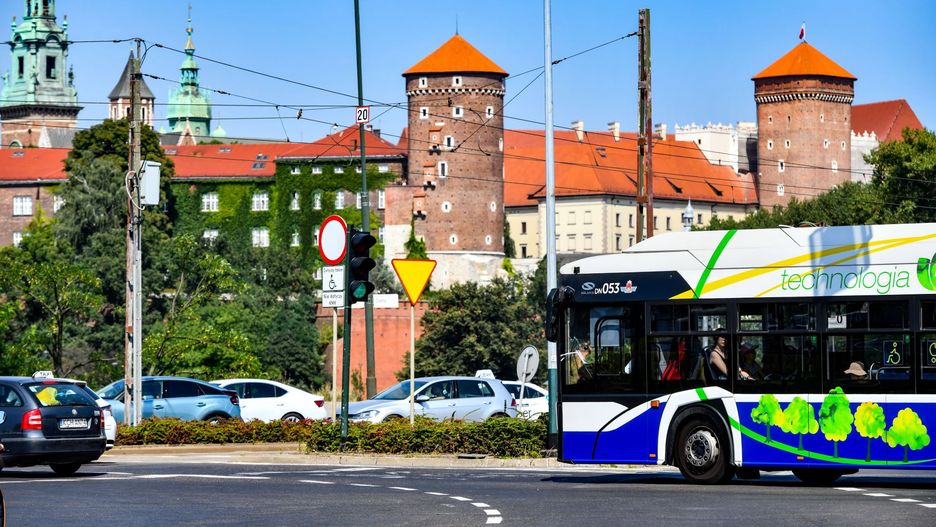 Komunikacja zbiorowa jest tańsza i bardziej ekologiczna